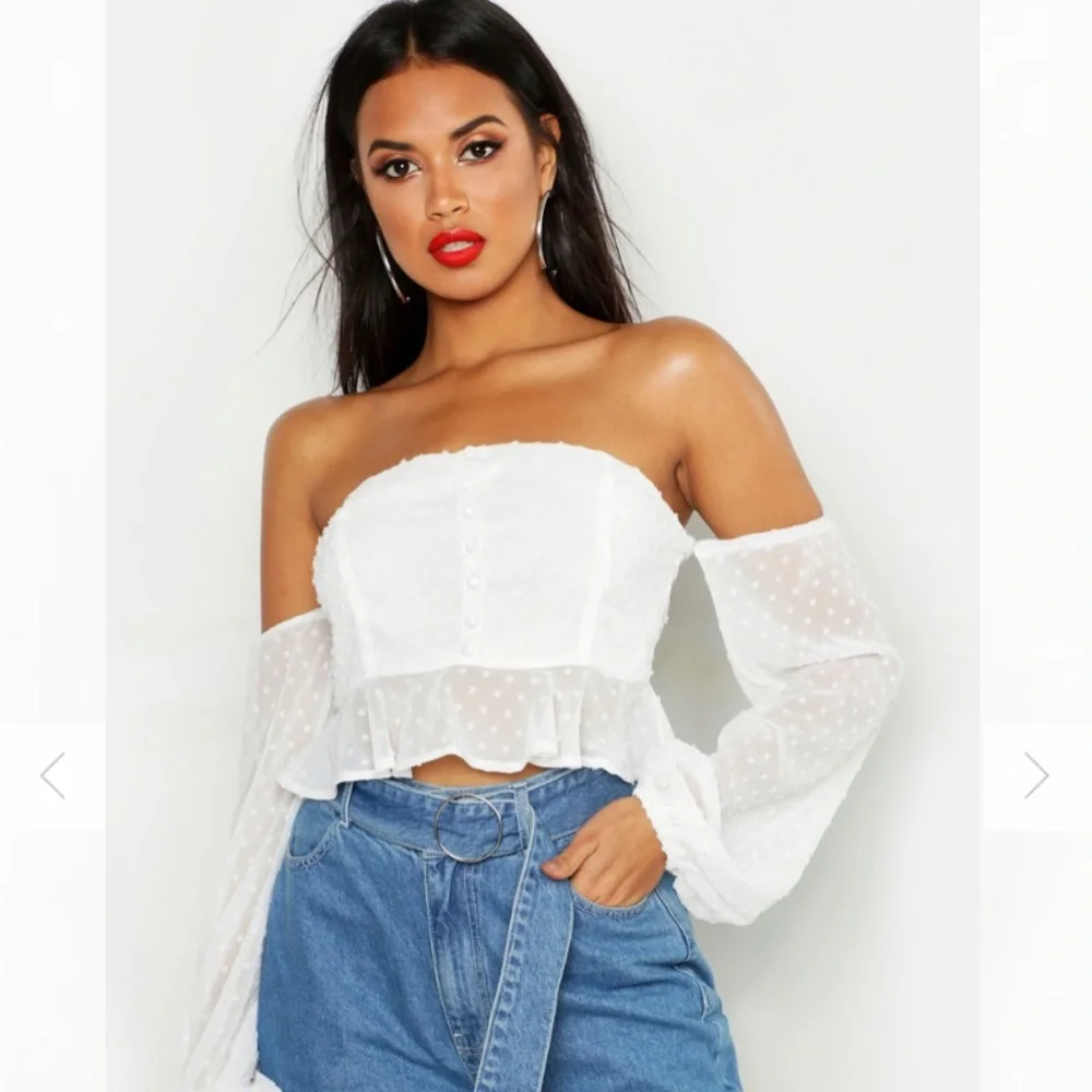 🛑SOLD🛑 ✨BooHoo✨ Dobby Spot Off Shoulder Long Sleeve Crop Top - Picture 1 of 7